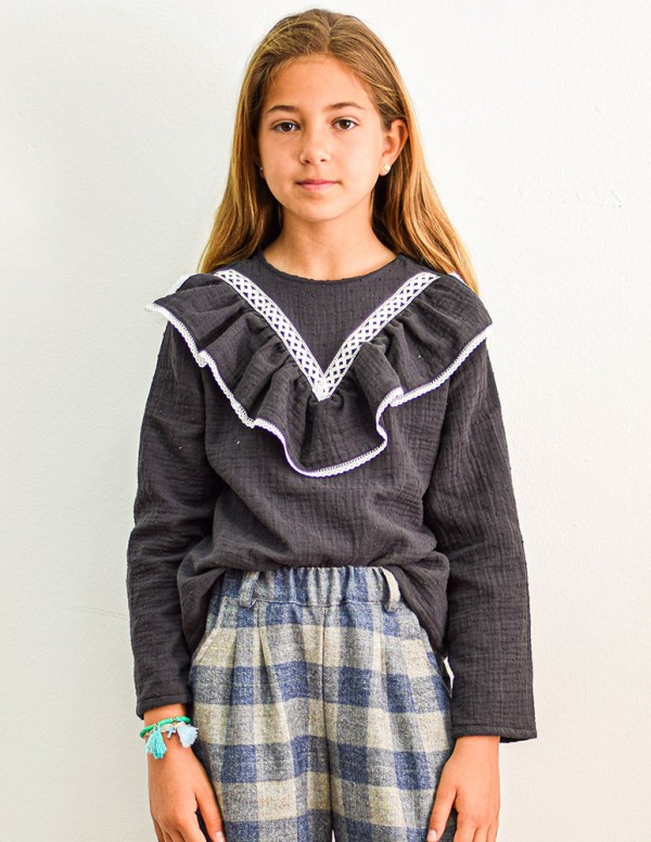 Blusa pico plumeti negro