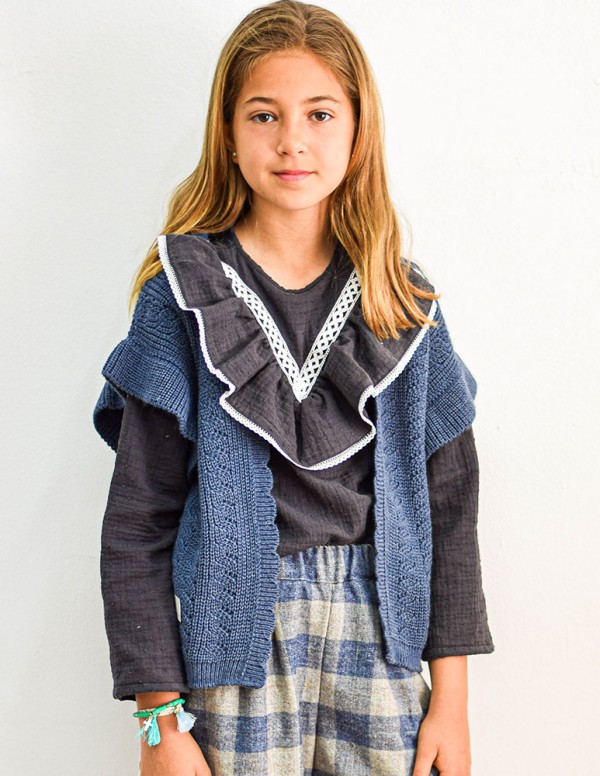 Blusa pico plumeti negro