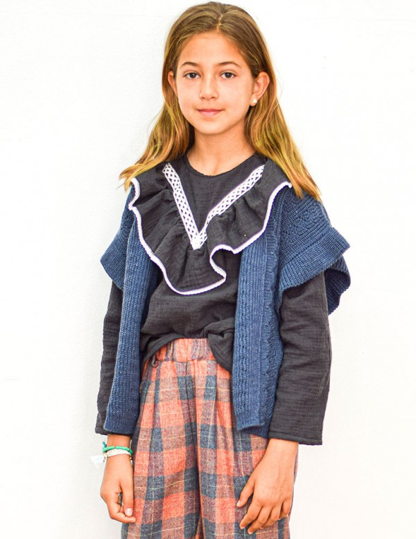 Blusa pico plumeti negro