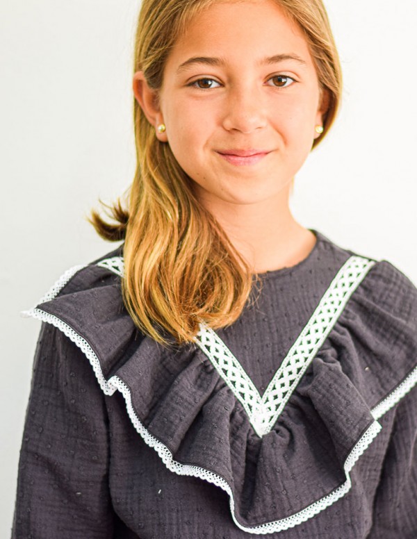 Blusa pico plumeti negro