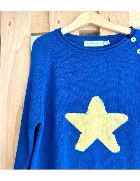 Jersey de punto azul con estrella limón