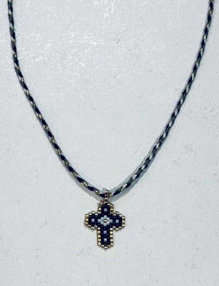 COLLAR CUERDA CRUZ ABALORIOS