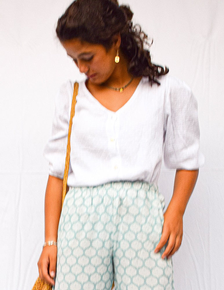Top white boble bordado