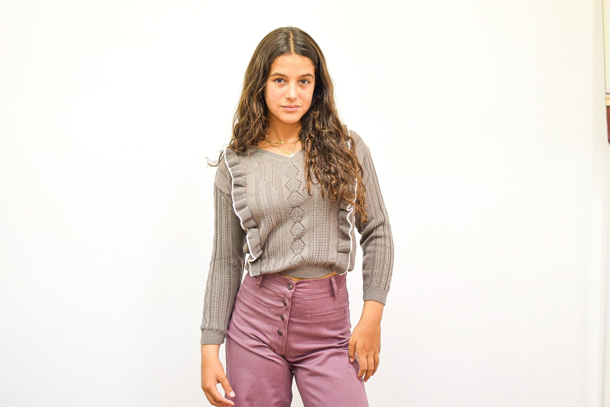 Jersey de pico con volantes color topo