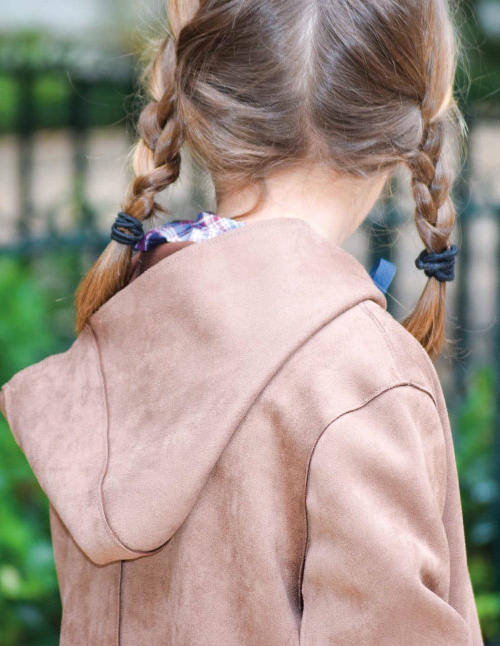 Chaqueta capucha ante beige