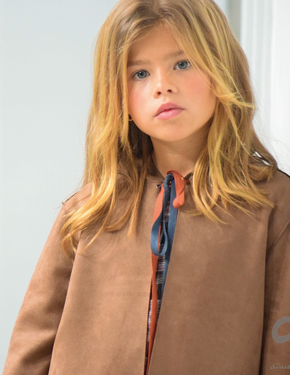 Chaqueta capucha ante beige