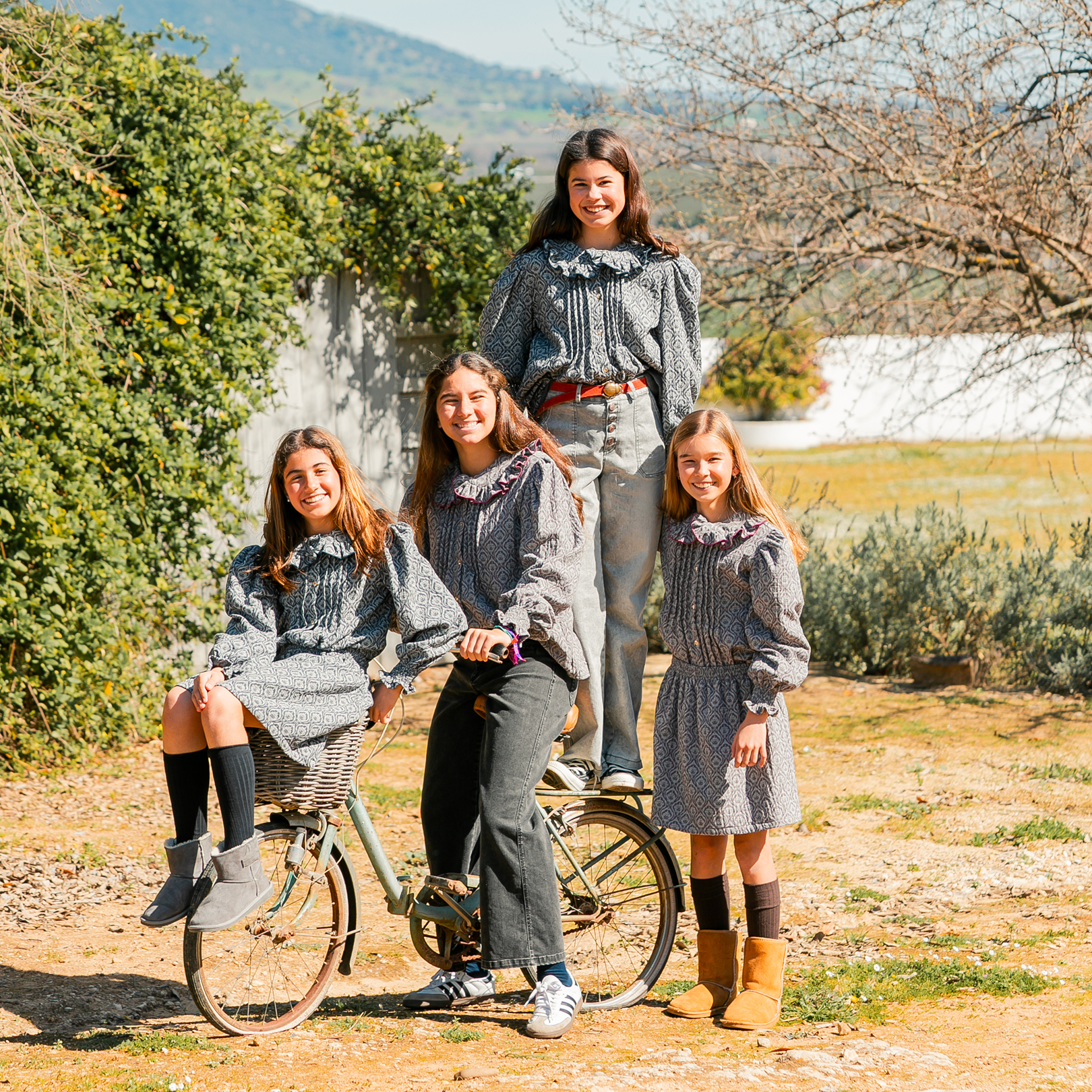 BLUSA ESCUDOS GRIS/BURDEOS NIÑA/TEEN