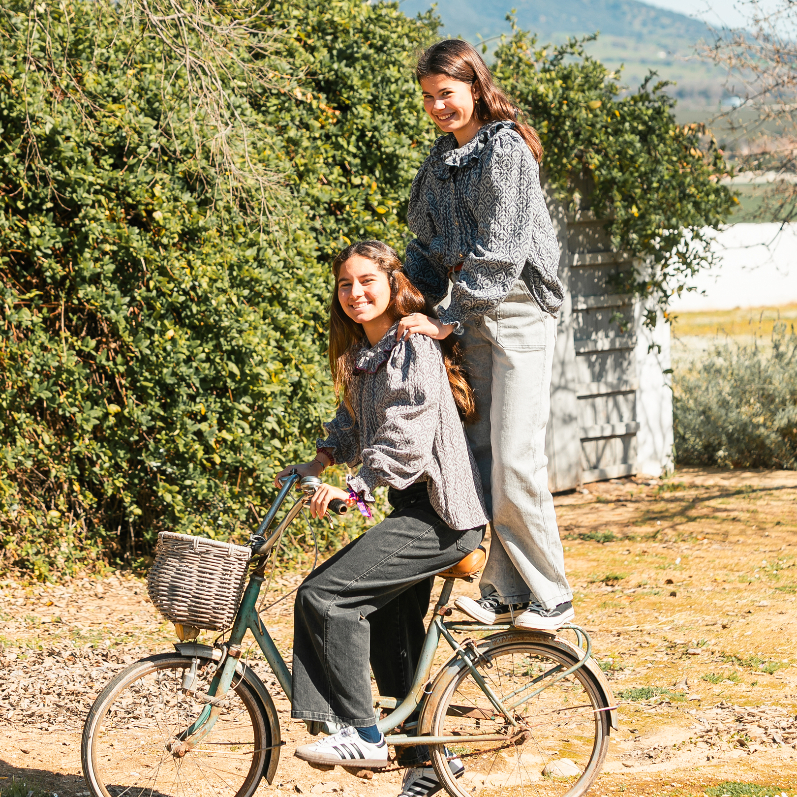 BLUSA ESCUDOS GRIS/BURDEOS NIÑA/TEEN