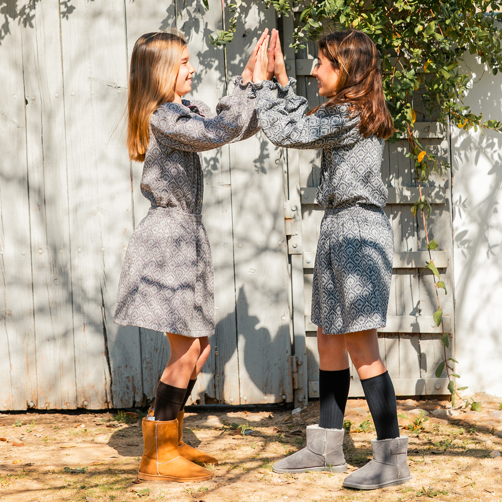 BLUSA ESCUDOS GRIS/BURDEOS NIÑA/TEEN