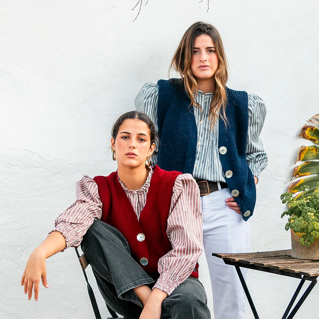 CHALECO PUNTO BURDEOS CHICA/WOMAN